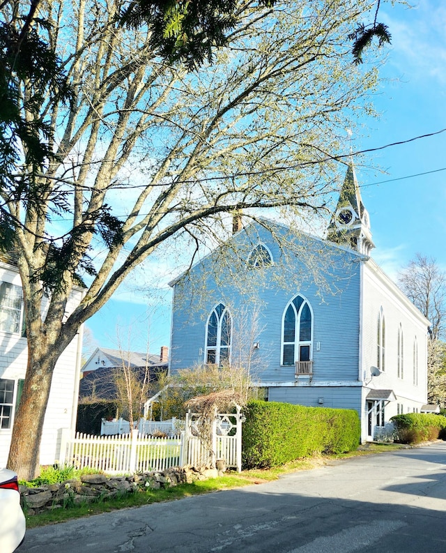 143 Main St, Sandwich, MA 02563 - exterior space featuring fence