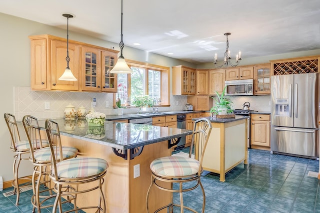 kitchen featuring pendant lighting, stainless steel appliances, a kitchen bar, and a center island