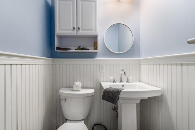 bathroom featuring sink and toilet