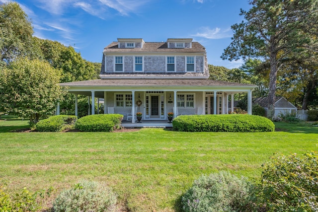 view of front of property featuring a front yard and a porch