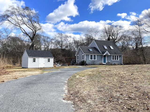 view of front of home with a front lawn and roof with shingles