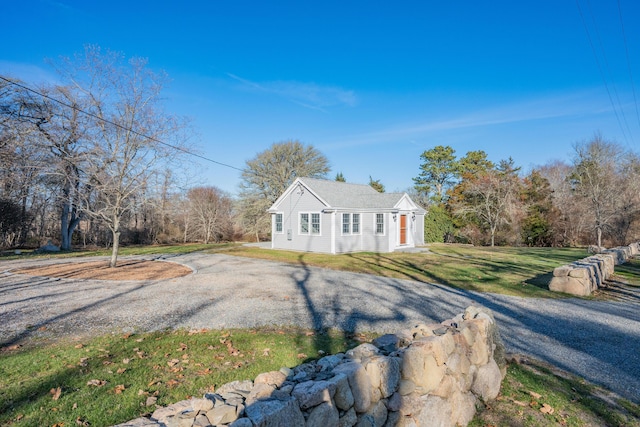 view of front of home featuring a front lawn