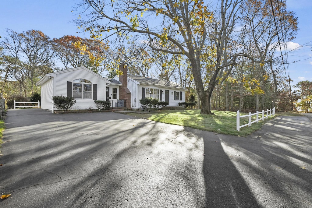 view of front of home with a front yard