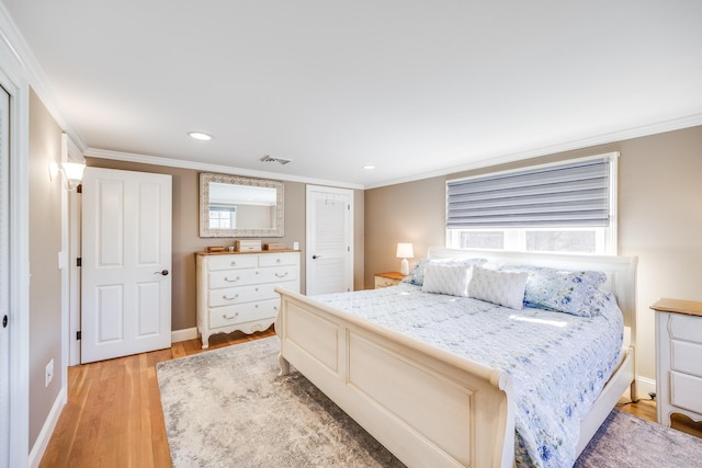 bedroom featuring crown molding, light wood-style flooring, recessed lighting, and baseboards