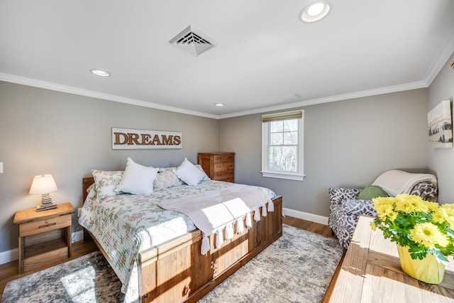 bedroom with visible vents, ornamental molding, wood finished floors, recessed lighting, and baseboards