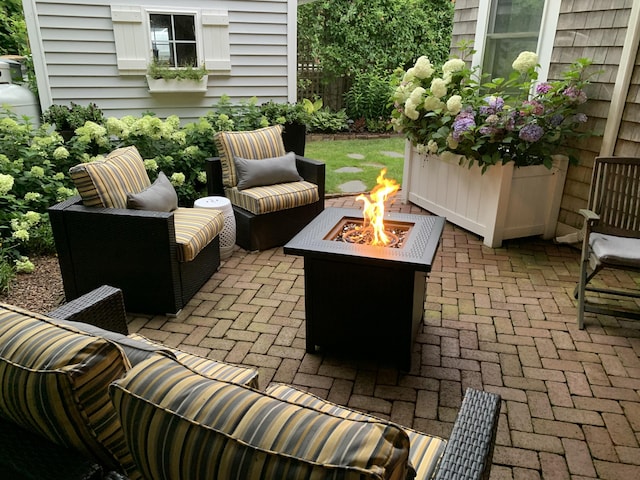 view of patio with an outdoor fire pit