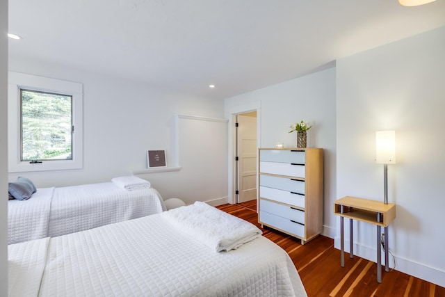 bedroom featuring recessed lighting, dark wood-style flooring, and baseboards