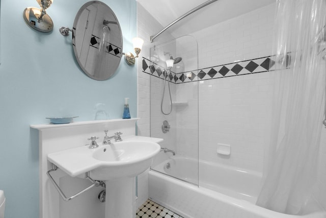 21 Gramps Way S, Chatham, MA 02659 - full bathroom with shower / tub combo with curtain