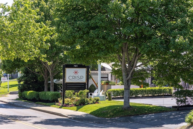 view of community / neighborhood sign