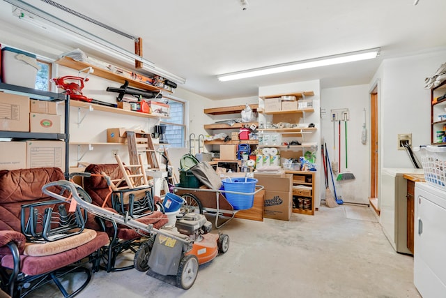 174 Middle Rd, Chilmark, MA 02535 - garage with washer / dryer