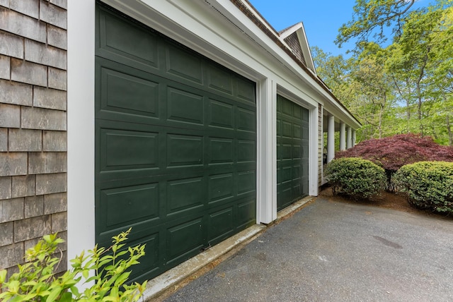 5 Bayes Hill Cir, Oak Bluffs, MA 02557 - garage with driveway