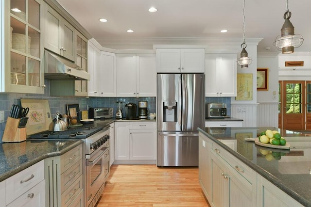 14 Indian Trl, Osterville, MA 02655 - kitchen featuring stainless steel appliances, under cabinet range hood, ornamental molding, glass insert cabinets, and pendant lighting