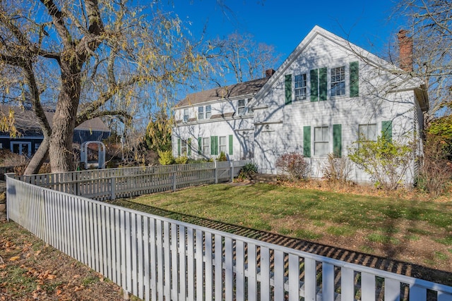 view of front of house with a front lawn