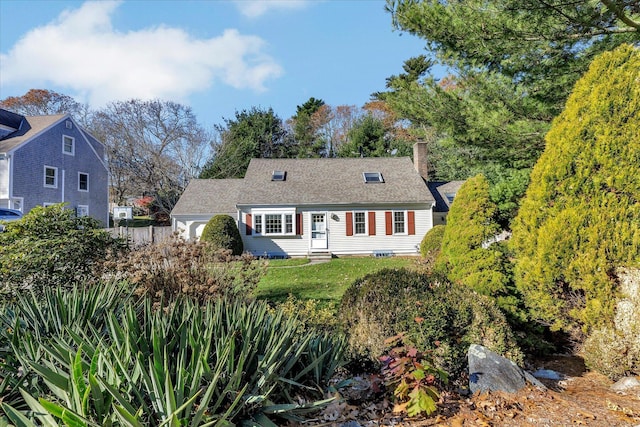 cape cod-style house featuring a front lawn