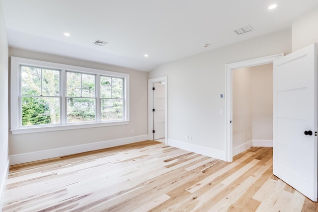 full bathroom with toilet, a tile shower, visible vents, and recessed lighting