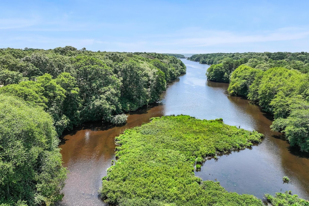 57 Red Brook Rd, Waquoit, MA 02536