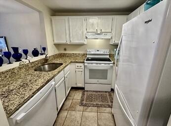 4 Westcliff Dr Unit 4, Cedarville, MA 02360 - kitchen featuring white cabinets, under cabinet range hood, a sink, white appliances, and a peninsula