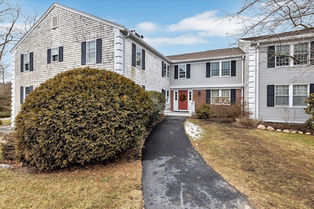 view of front of property with a front lawn