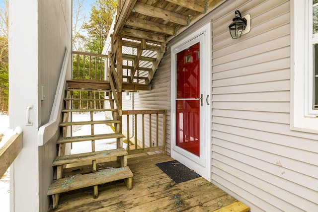 entrance to property featuring a wooden deck