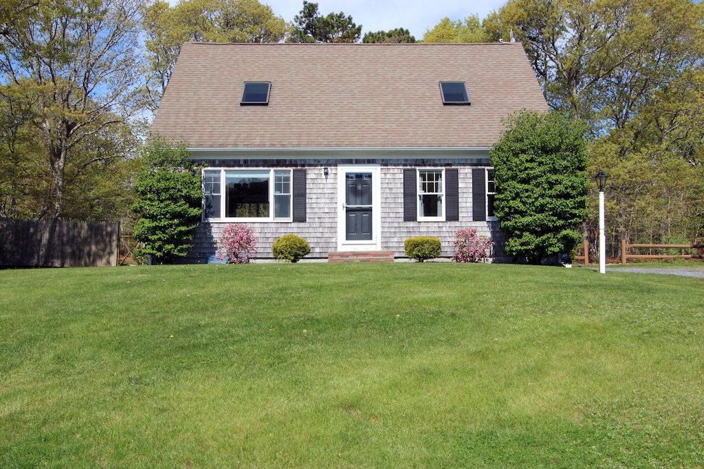 50 Jennifer Ln, Hyannis, MA 02601 - new england style home featuring a shingled roof