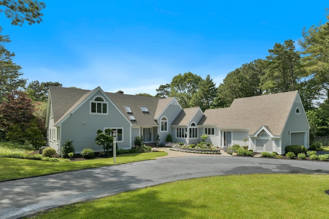 view of front of property with a front lawn