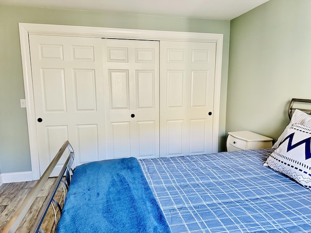 bedroom with baseboards and a closet