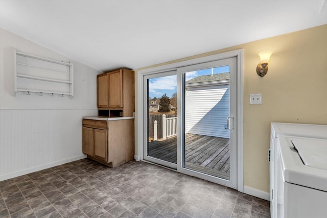 entryway with lofted ceiling, baseboards, and separate washer and dryer