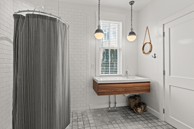bathroom featuring a shower with curtain