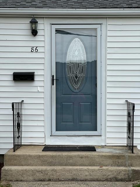 86 Seabrook Rd, Hyannis, MA 02601 - property entrance featuring roof with shingles