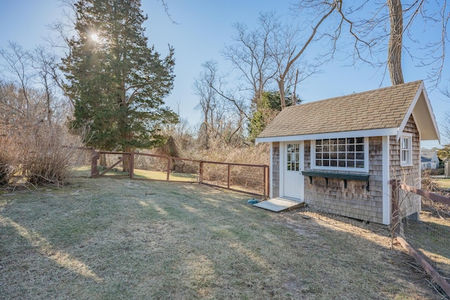 view of yard with a shed