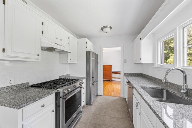 26 Hinckley Cir, Osterville, MA 02655 - kitchen with stainless steel appliances, under cabinet range hood, white cabinets, and backsplash