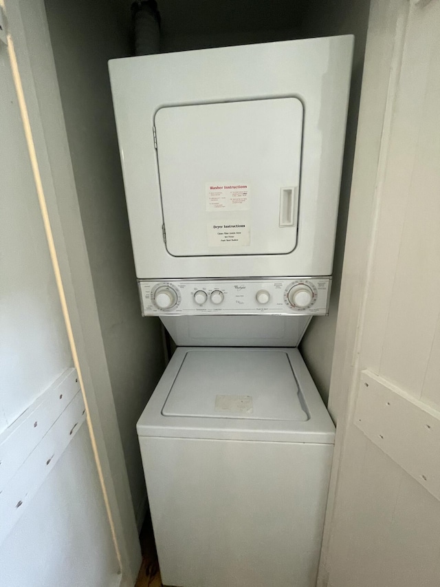17 Hydrangea Ln, Mashpee, MA 02649 - laundry area with stacked washer and clothes dryer