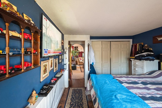 bedroom featuring a closet