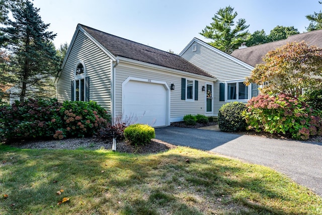 view of front of property featuring a front yard and a garage