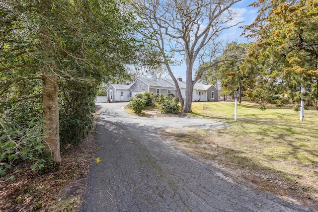 view of front of property featuring a front lawn and aphalt driveway