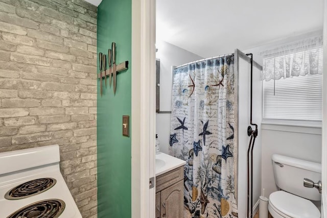 bathroom featuring curtained shower, toilet, and vanity
