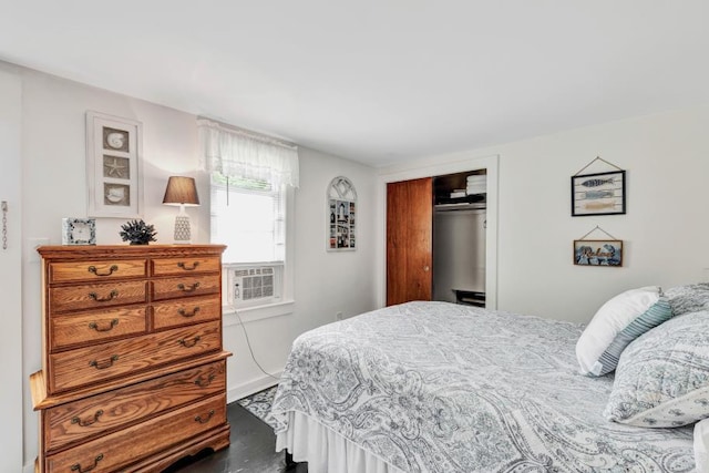 bedroom featuring cooling unit and a closet