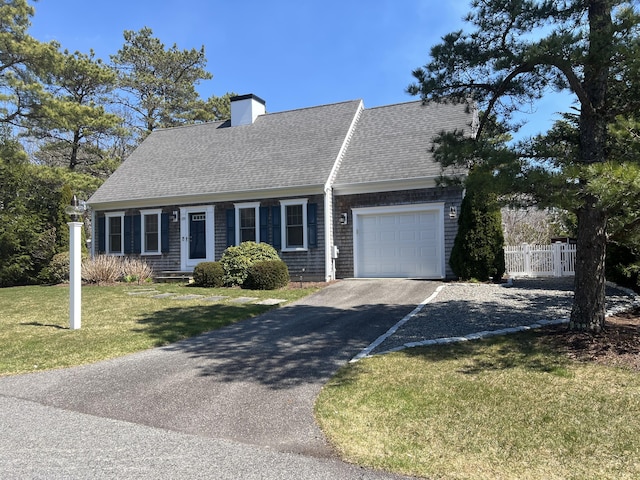 view of front of home featuring driveway, fence, a garage, a shingled roof, and a front yard