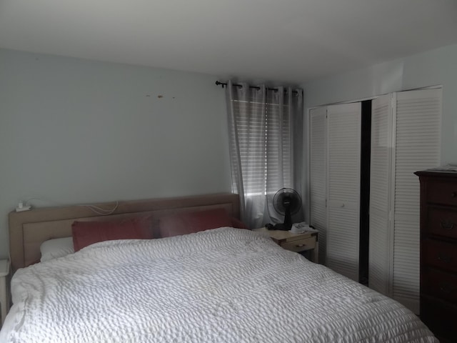 bedroom featuring a closet