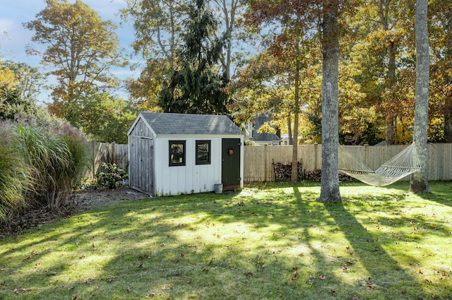 view of yard with a storage unit