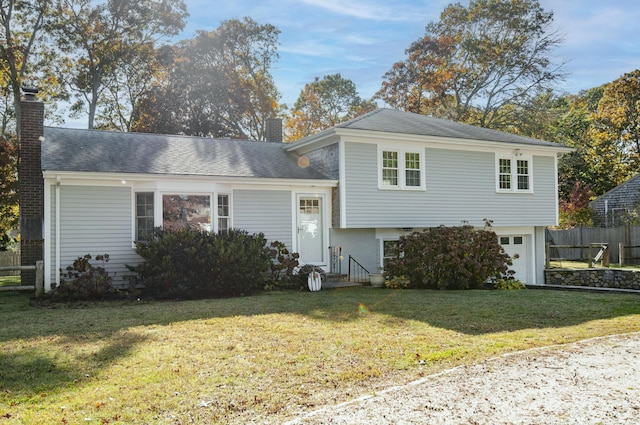 view of front of property featuring a front yard and a garage