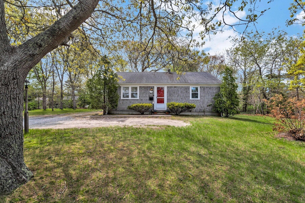 view of front of property with a front lawn