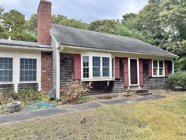 ranch-style home with a front yard