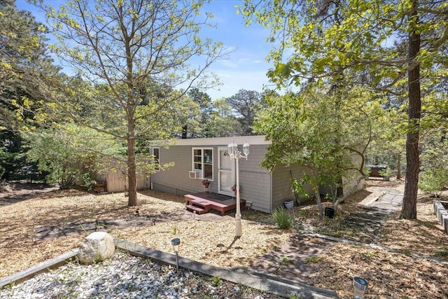 manufactured / mobile home featuring an outdoor structure