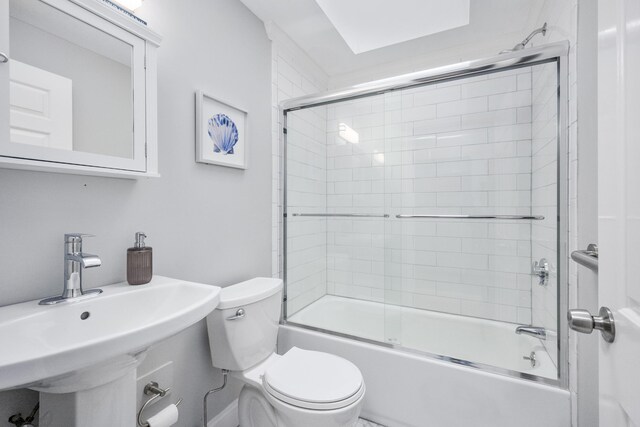 290 Riverview Ln, Centerville, MA 02632 - full bath featuring toilet, enclosed tub / shower combo, and a sink