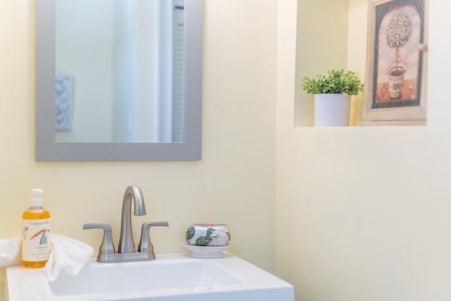 bathroom featuring a sink
