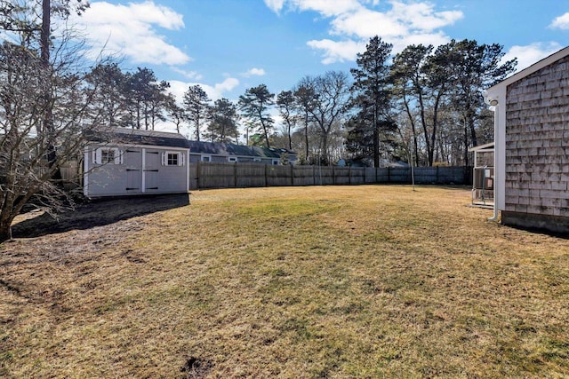 view of yard with a storage shed