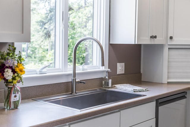44 Squirrel, Eastham, MA 02642 - kitchen with white cabinets and light countertops