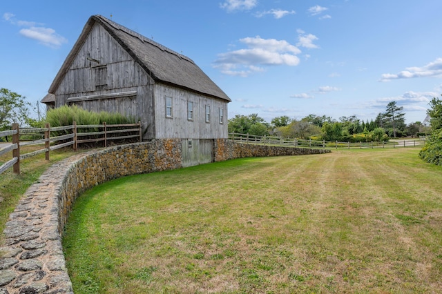 view of yard featuring an outdoor structure and a rural view