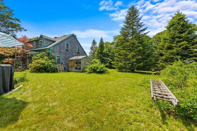 view of grassy yard
